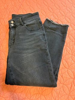 Black High-Waist  Jeans Raw Hem