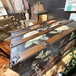 Vintage Travel Trunk / Coffee Table / Storage
