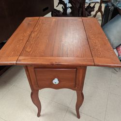 Oak Dropleaf Side/End Table