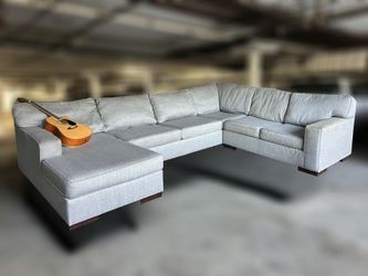 GRAY U SHAPED SECTIONAL COUCH WITH CHAISE!!! 🚚 FREE DELIVERY!!! 🚚