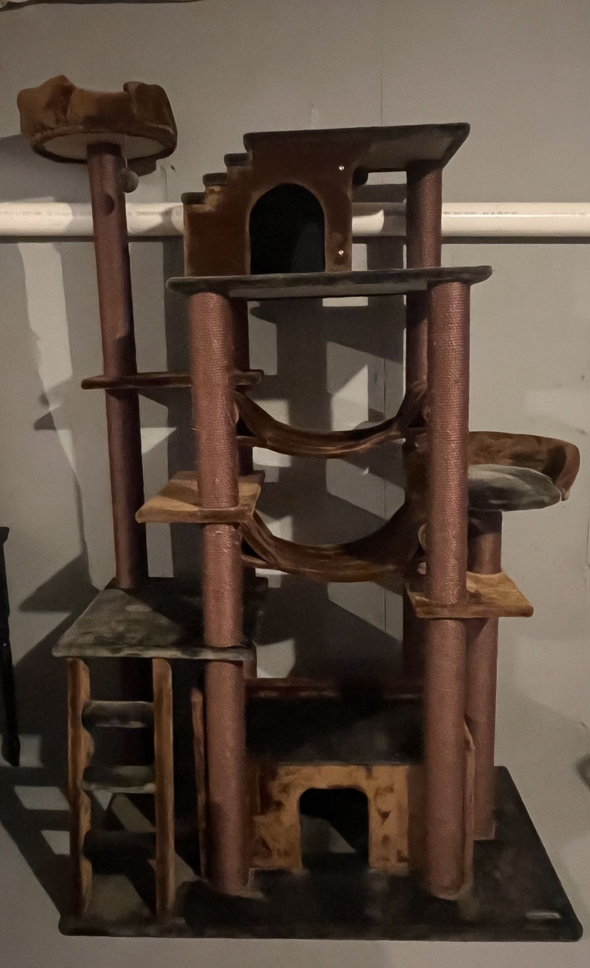 Cat/Pet Tower Like New