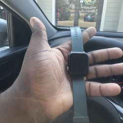 Apple Watch SE 2/ Comes With Charger