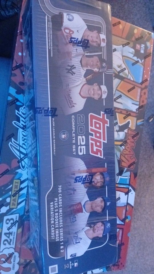 Topps 2025 & Absolute Football 2025 Trading Card Sets