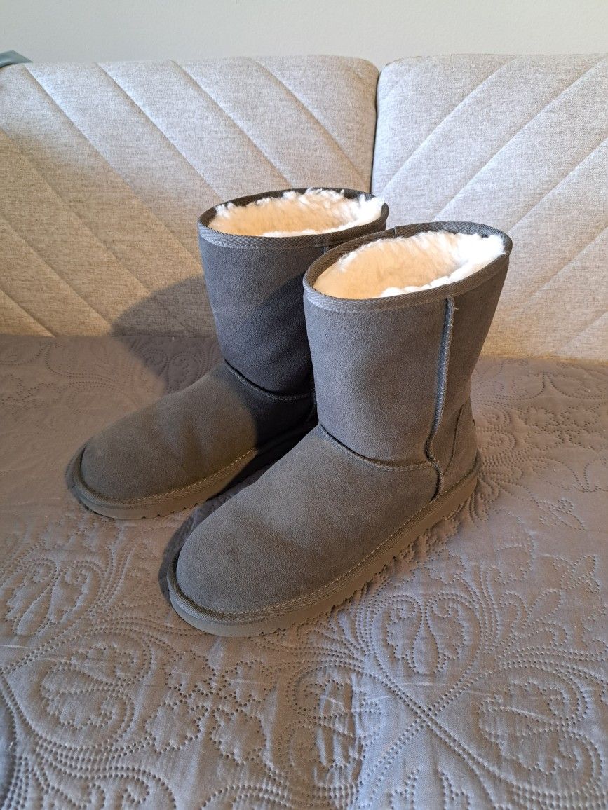 Women’s Koolaburra by UGG Classic Short Winter Boots Grey Sz 7 Worn Once