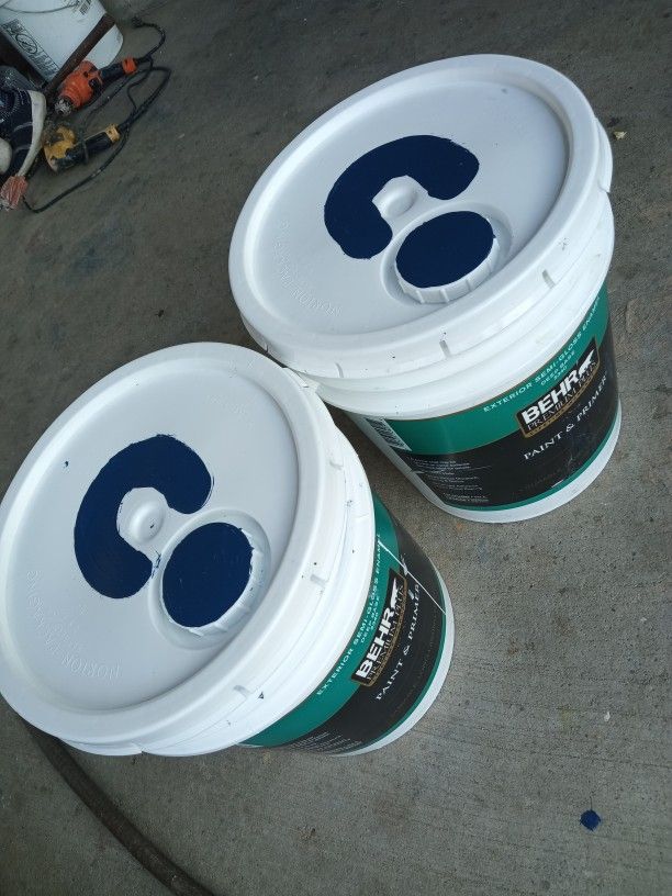 2 Cubetas Para Exterior Semigloss Color Azul $200 Behr Paint