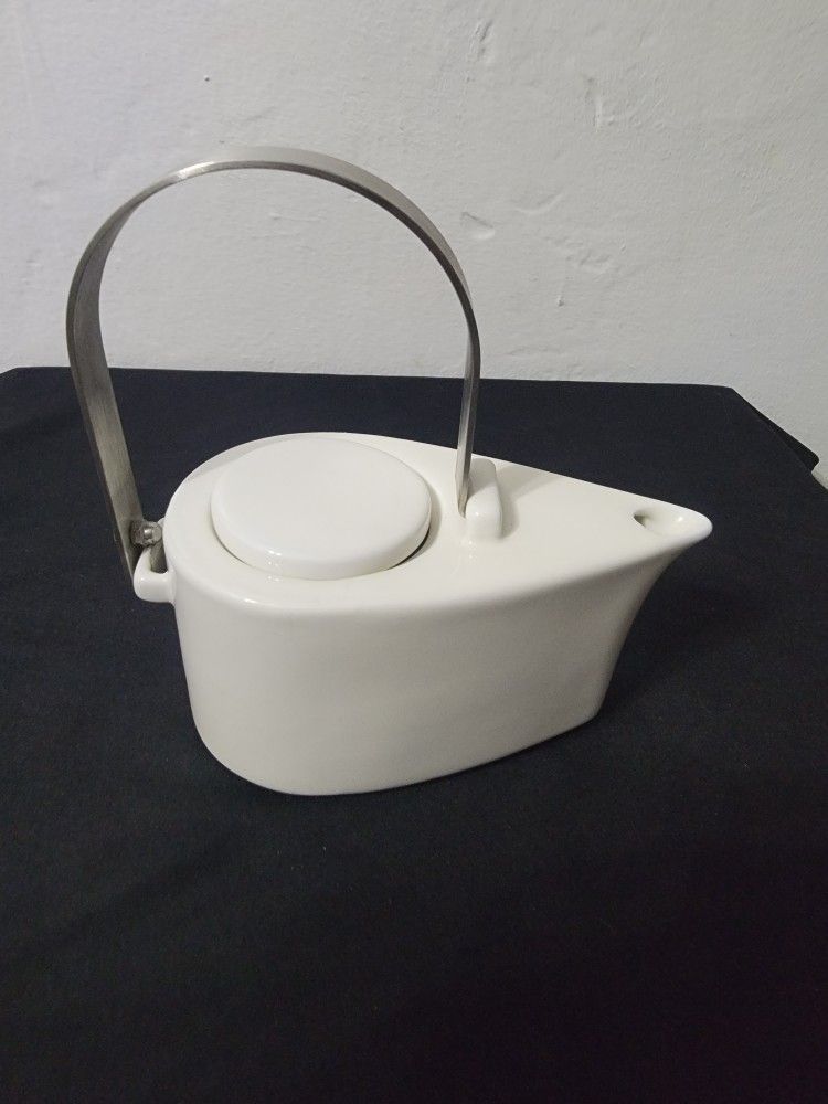 White Ceramic Tea Pot