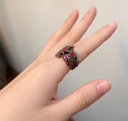 Floral Ring With Pink Crystals