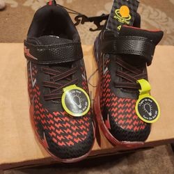 Boys size 4 light up sneakers