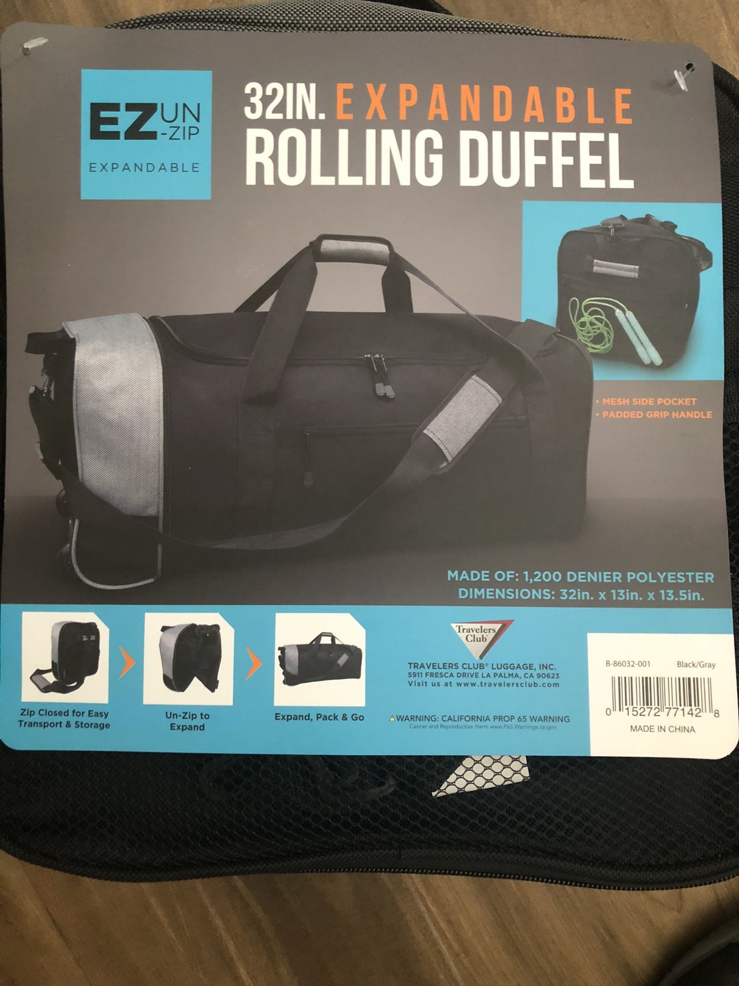 Brand New 32 inch Expandable duffle bag with Rolling Wheels