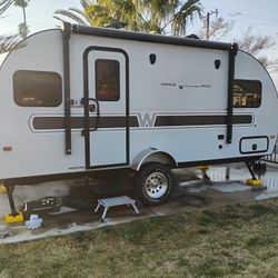 Winnebago 19ft Travel Trailer 