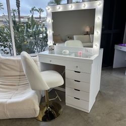 Vanity Room — Vanity Mirror Set with Desk & Dresser with Mirror WAREHOUSE SALE