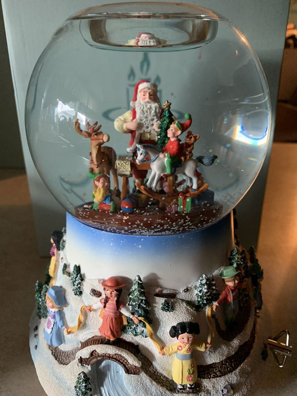 65mm globes Snow Globe for Sale in Glendale, AZ - OfferUp