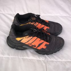 NIKE TnAir Size 9.5