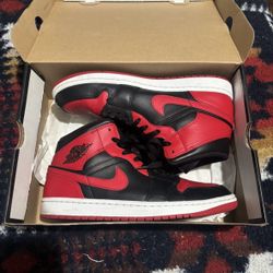 Air Jordan 1 Mid ‘Banned’ 2020 Bred Size 10.5