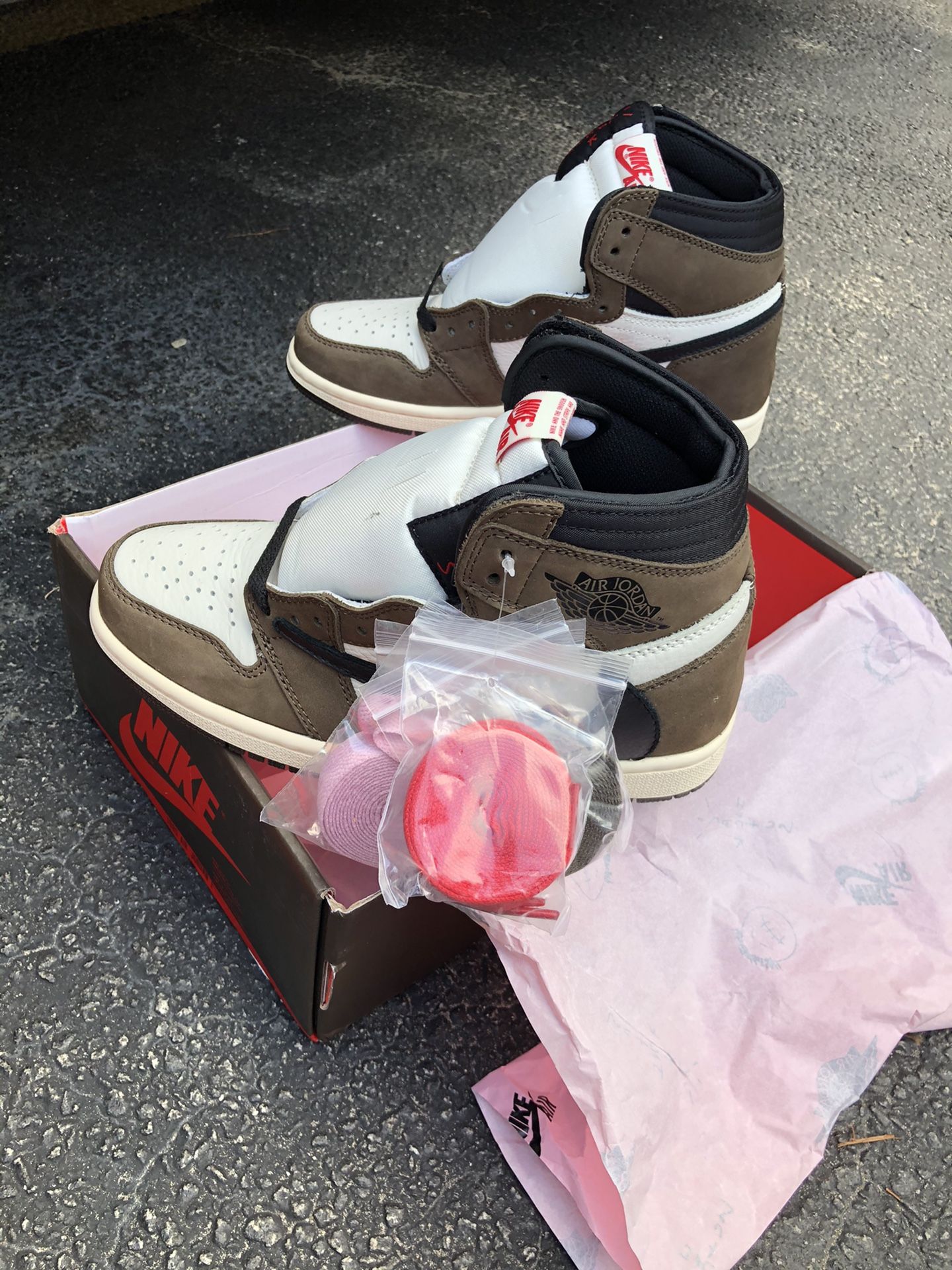 Travis Scott Jordan 1 size 7m