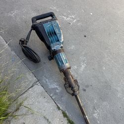 Makita hm1307cb demolition breaker hammer good condition with one bit