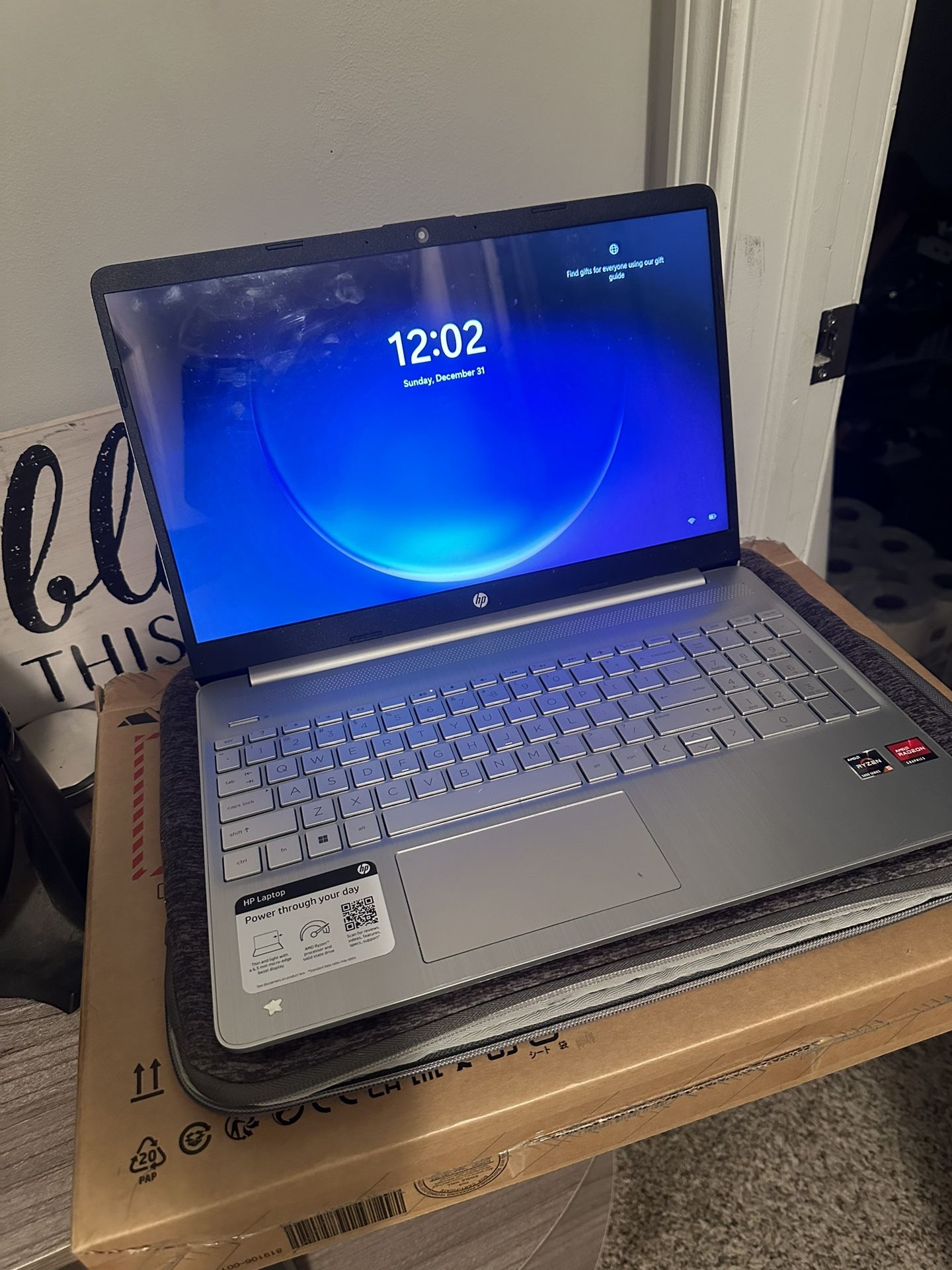 HP TOUCHSCREEN LAPTOP