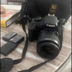 Canon EOS T5 With 4 Batteries & Bag