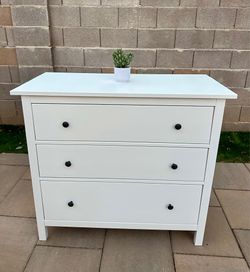 White IKEA Hemnes 3 drawer dresser