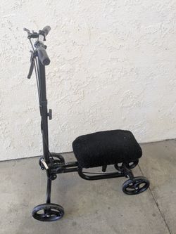 Padded knee scooter