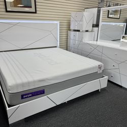 Queen King Bedroom Set. 🚚WE DELIVER🚚