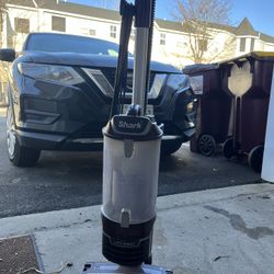 Shark Lift away vacuum 