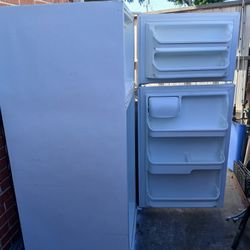 Garage Frigidaire 16.5 Refrigerator 