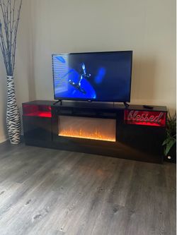 Entertainment center