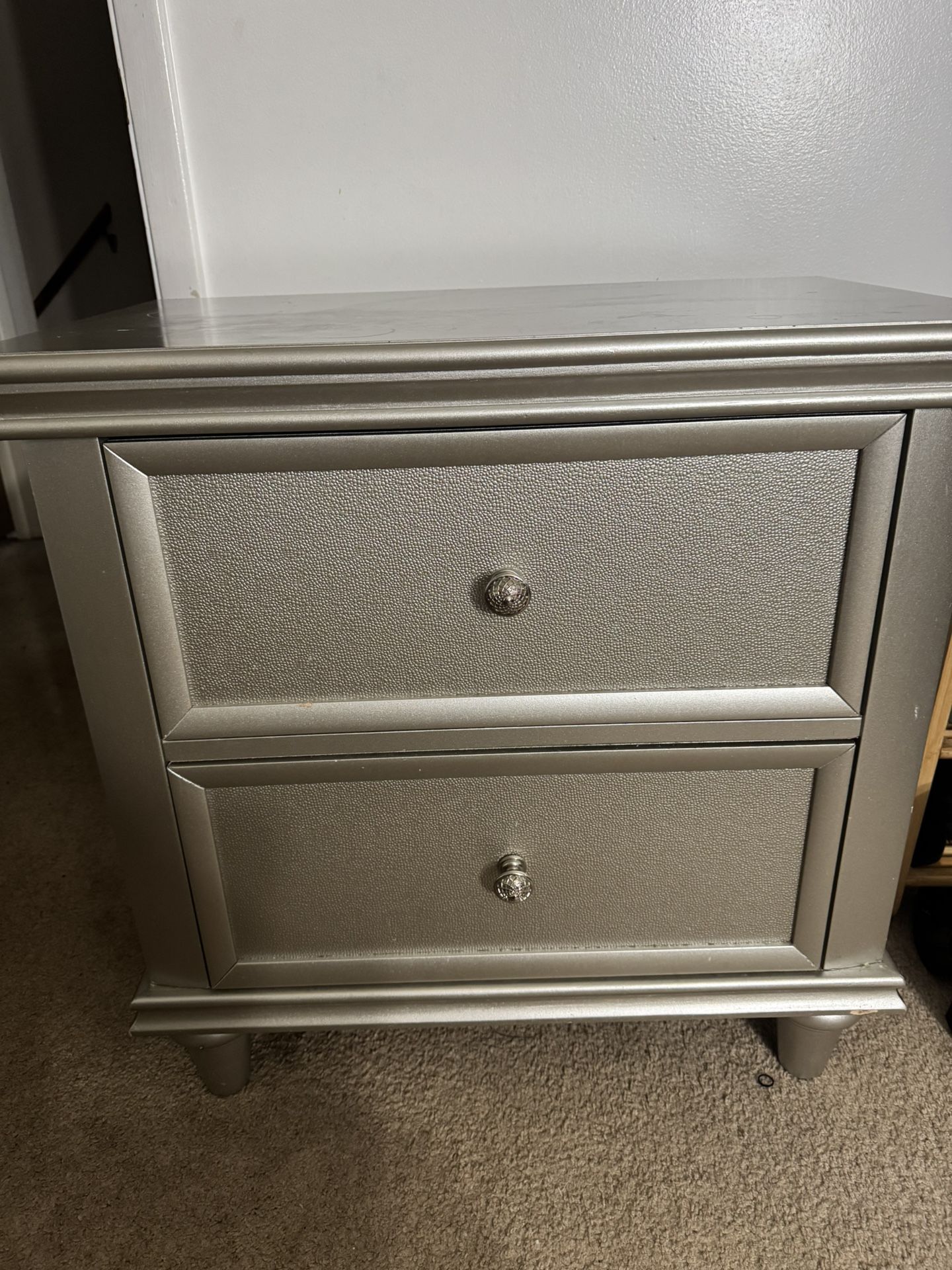 Medium sized dresser