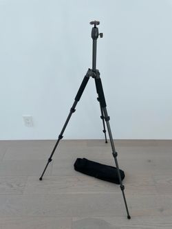 Camera tripod