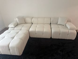 Brand New Trending Sectional Sofa - Soda Seccional en tendencia Nuevo a Estrenar