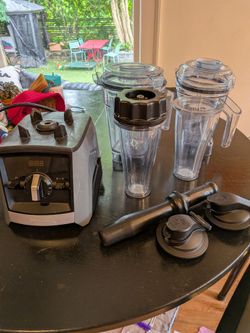 Vitamix Blender and accessories - MSRP $549