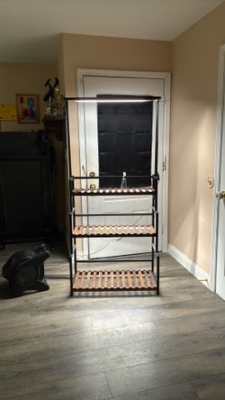 Plant stand indoor