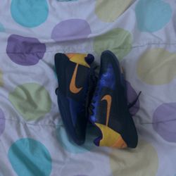 Kobe 5’s “Away Zoom Lakers”