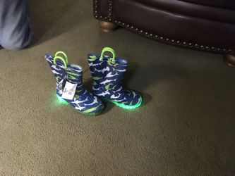 New Little kids size T5 light-up rain boots in Inglewood 90301