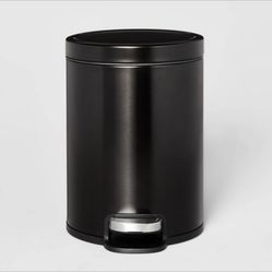 5 Liter Round Step On Black Trash Can
