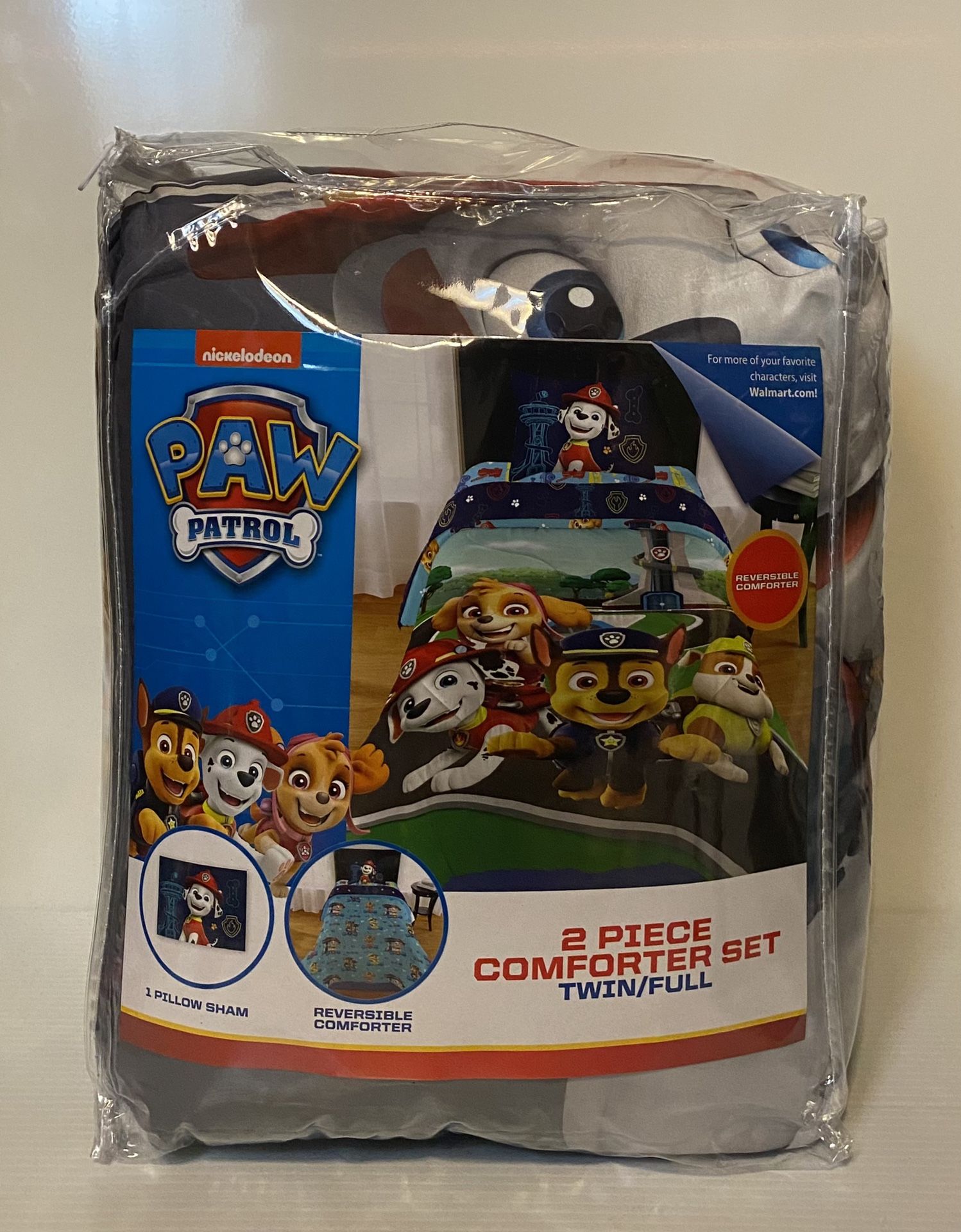 NEW Reversible Paw Patrol Twin/full Comforter Set!   30.00$ Retail 