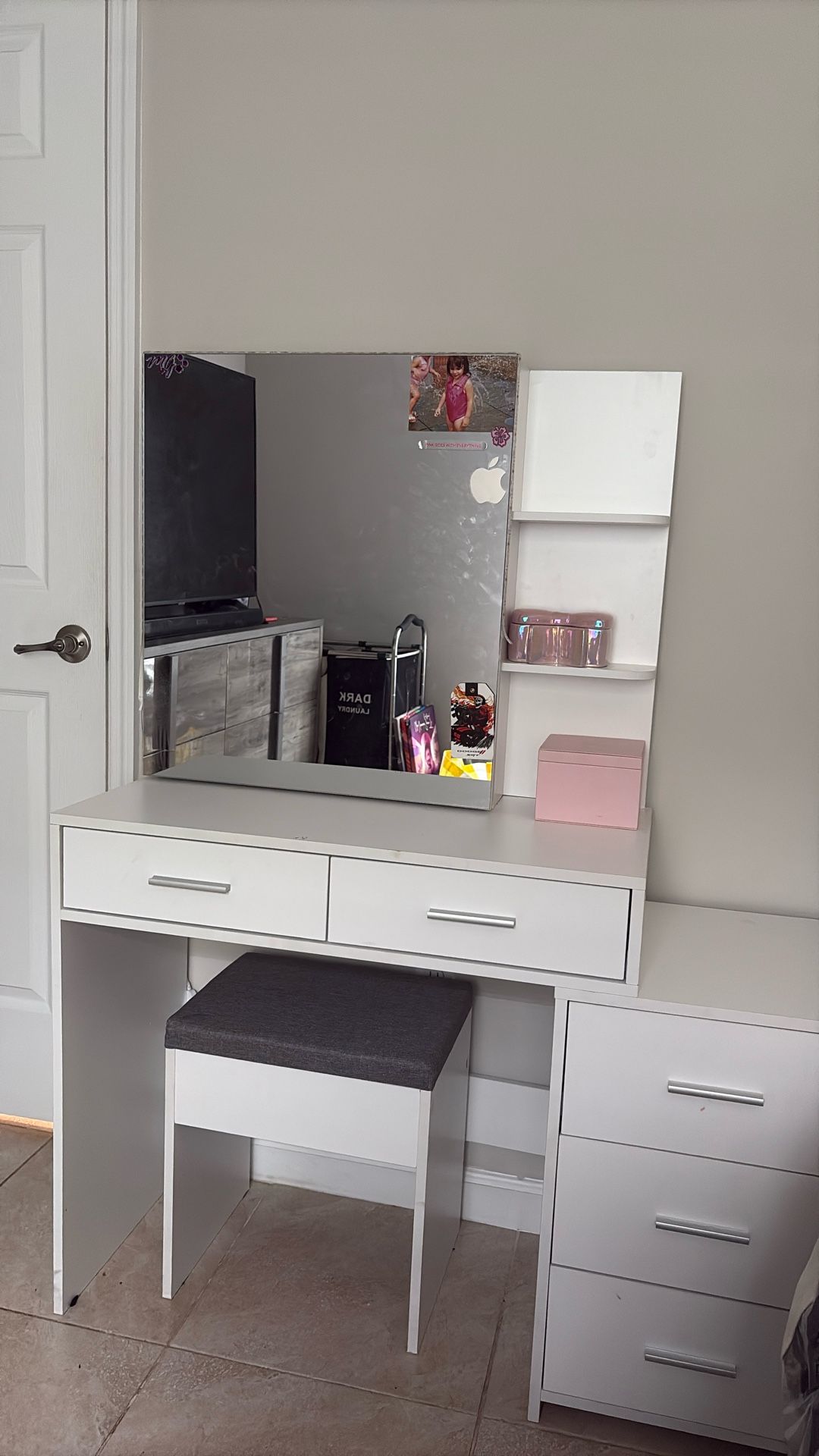 white vanity with mirror