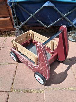 Radio Flyer Classic Baby Walker Wagon