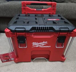 Milwaukee PACKOUT 22 in. Rolling Modular Tool Box.  Brand NEW.