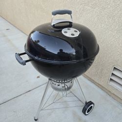 Weber 22 inch Black Kettle Charcoal Grill w Cover