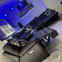 * Like New * Living spaces 6pc electric recliner modular sofa ( Free delivery )