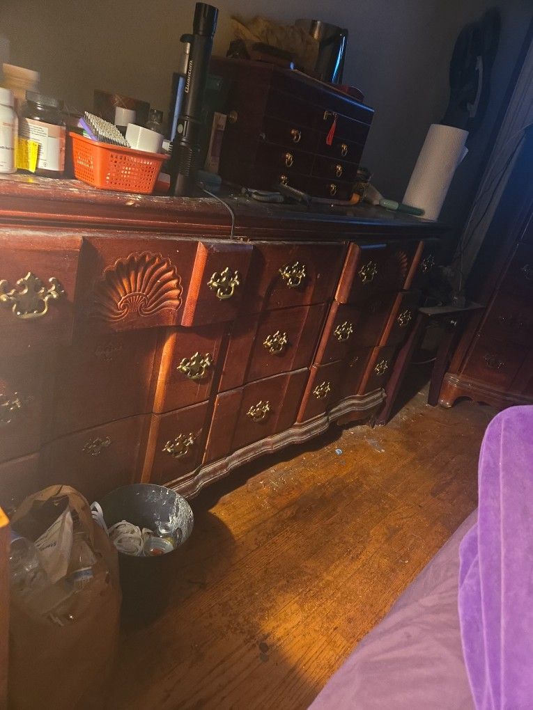 Apartment Sell Alot Of Stuff