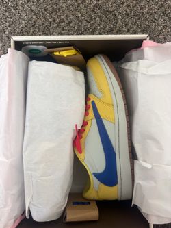 Travis Scott canary size 10.5 (9M)