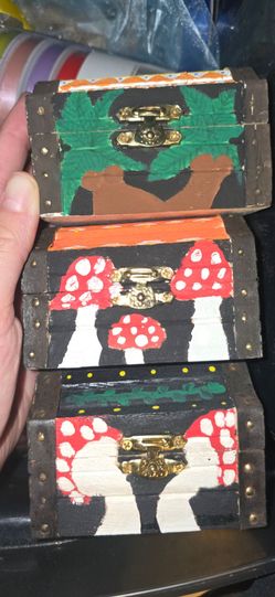Hand painted chest jewelry box