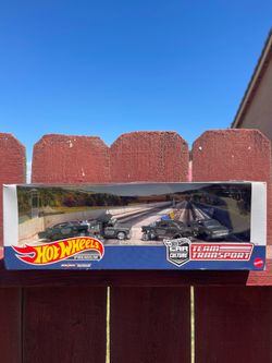 Hot Wheels Premium Car Culture Team Transport Black Hole Set