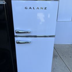 Galanz Deluxe Mini Refrigerator!