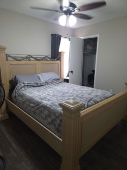 Stanley King 4-Piece Bedroom Set