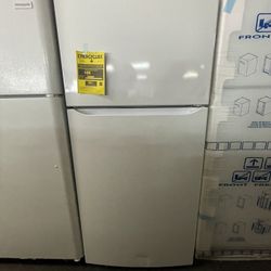 TOP AND BOTTOM WHITE REFRIGERATOR 