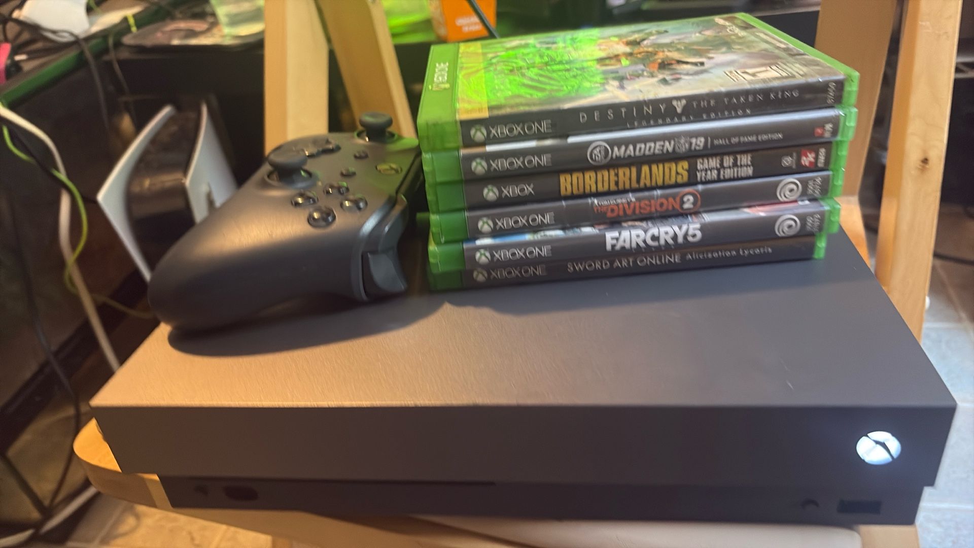 Xbox One X Gold Rush
